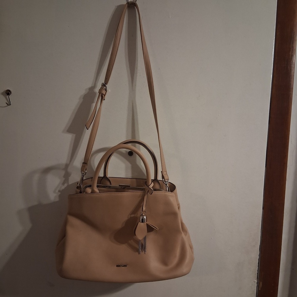 NINE WEST Purse‎ Satchel Crossbody bag Lotus Flower Bag Charm Tan EUC